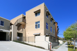 Grand Oak Apartments in South San Francisco, CA - Building Photo - Building Photo