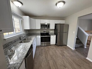 6937 W Summerdale Ave in Chicago, IL - Building Photo - Building Photo