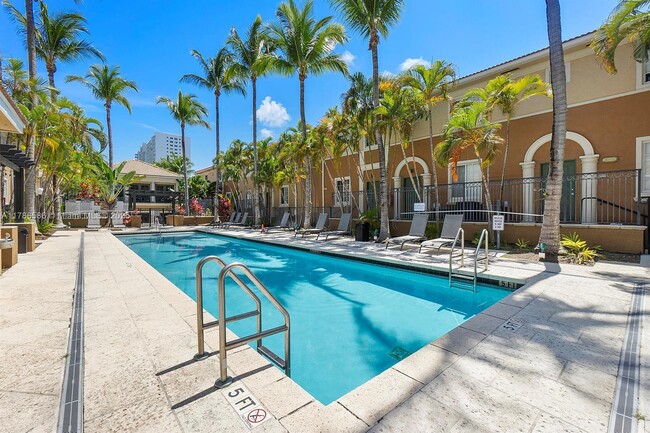 2861 NE 185th St in Miami, FL - Foto de edificio - Building Photo