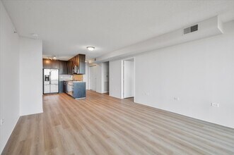 9715 Woods Dr, Unit 1301 in Skokie, IL - Building Photo - Building Photo