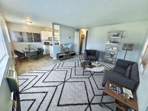 Mayberry Ranch Apartments in Parma, OH - Foto de edificio - Interior Photo