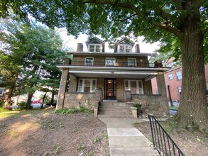 1975 Indianola Ave in Columbus, OH - Building Photo - Building Photo