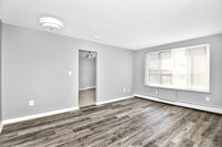 Woodland Apartments in Hartford, CT - Building Photo - Building Photo