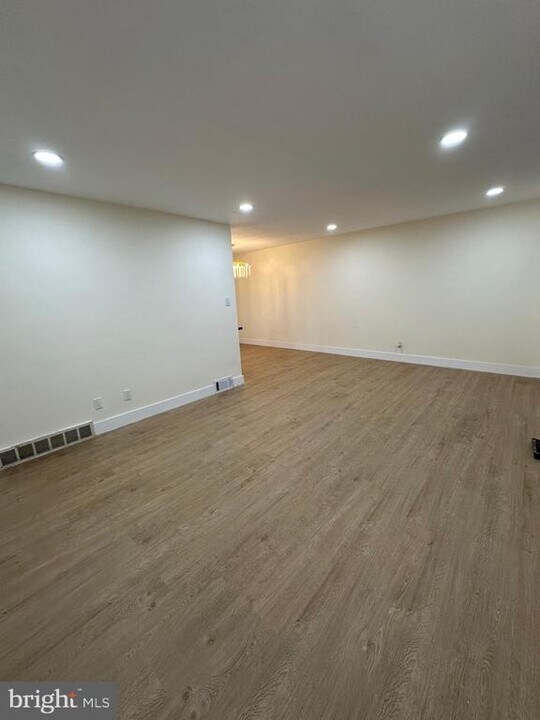 8540 Castor Ave in Philadelphia, PA - Building Photo