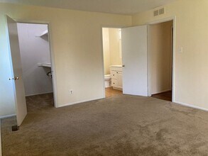 2003 Raven's Row in Evesham, NJ - Building Photo - Building Photo