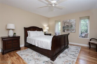 1760 Bald Eagle Dr in Naples, FL - Foto de edificio - Building Photo