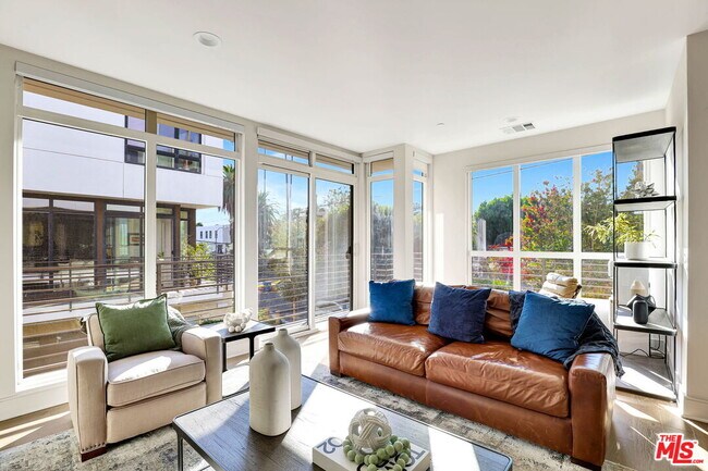 1414 1/2 N Stanley Ave in Los Angeles, CA - Building Photo - Building Photo