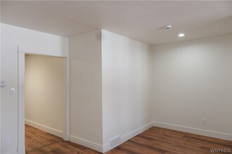 51 Days Park in Buffalo, NY - Foto de edificio - Building Photo