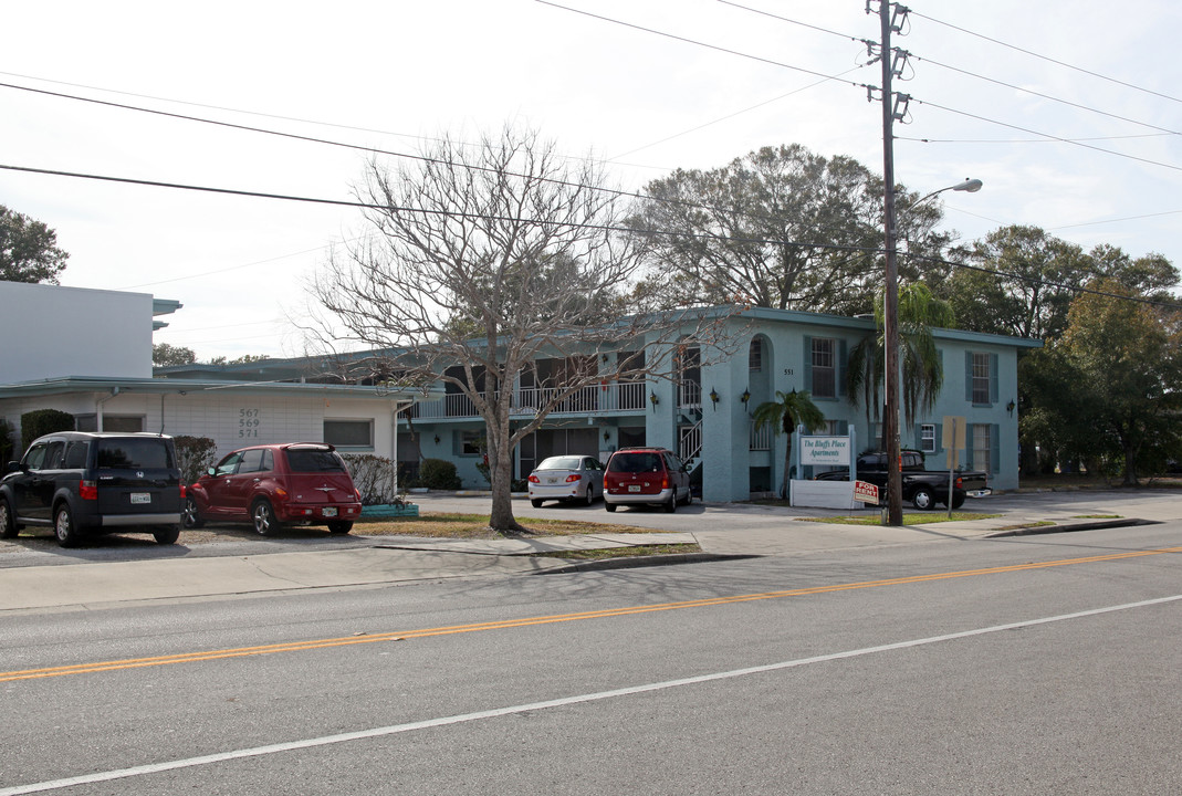 The Bluffs Place Apt in Belleair Bluffs, FL - Foto de edificio