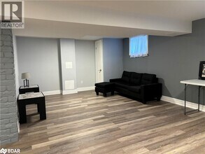 220 Pleasant Blvd in Georgina, ON - Building Photo - Building Photo