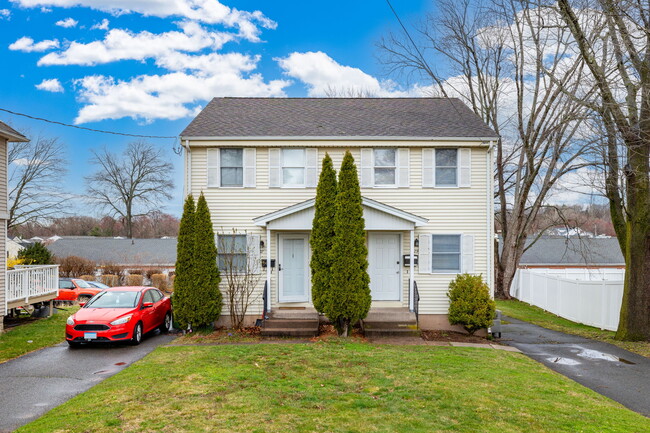 27 Medford St in Glastonbury, CT - Foto de edificio - Building Photo