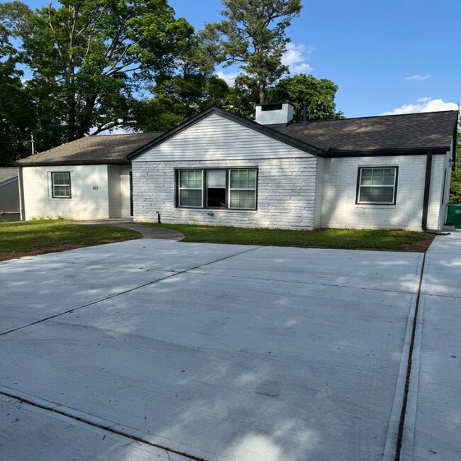 property at 1411 Clairmont Rd