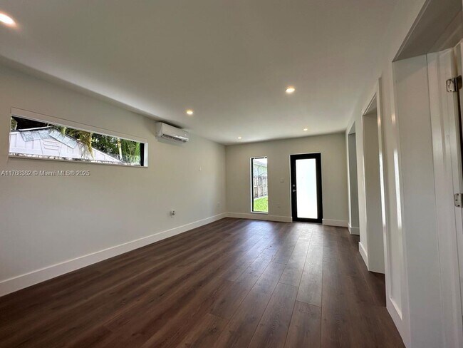 1868 SW 17th St in Miami, FL - Foto de edificio - Building Photo