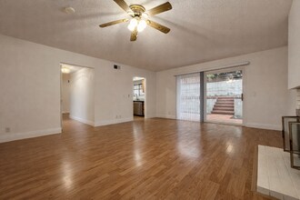 8373 Wabash St in Ventura, CA - Foto de edificio - Building Photo