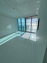 17121 Collins Ave in Miami, FL - Building Photo - Building Photo