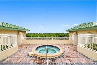 450 N Federal Hwy, Unit Luxury Condo in Boynton Beach, FL - Building Photo - Building Photo