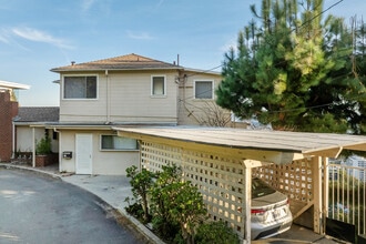 8412 Franklin Ave in Los Angeles, CA - Building Photo - Building Photo