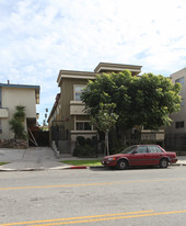 1554 N Hobart Blvd in Los Angeles, CA - Foto de edificio - Building Photo