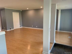 1410 Airway Dr in Waterford Township, MI - Building Photo - Building Photo