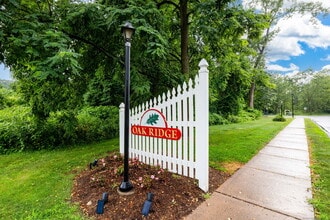 94 Oak Ridge Dr in Windsor Locks, CT - Building Photo - Building Photo