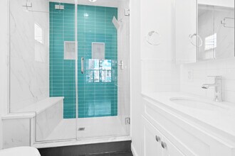 43 Howe Ave in Montclair, NJ - Foto de edificio - Building Photo