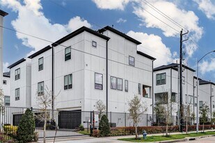 2802 Grand Fountains Dr in Houston, TX - Building Photo