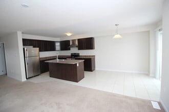 8287 Tulip Tree Dr in Niagara Falls, ON - Building Photo - Building Photo