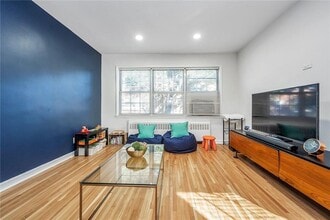 5 Fieldstone Dr in Hartsdale, NY - Building Photo - Building Photo