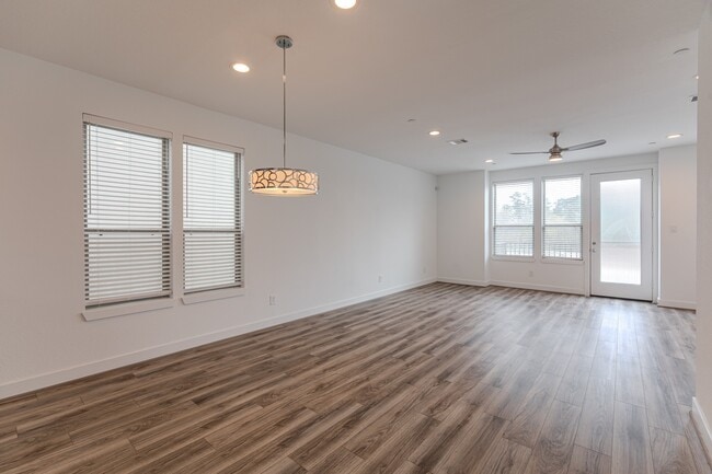 18736 Centro Main St