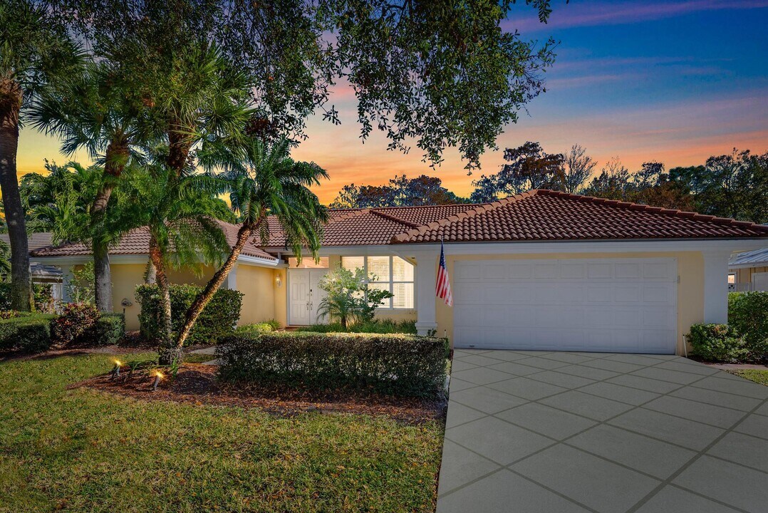 18600 Misty Lake Dr in Jupiter, FL - Building Photo