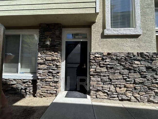 3871 Warren Way in Reno, NV - Building Photo - Building Photo