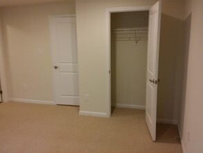 22854 Yellow Oak Terrace in Sterling, VA - Building Photo - Building Photo