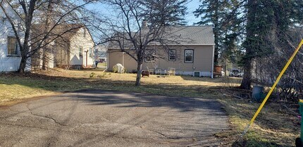1315 N 20th Ave E in Duluth, MN - Foto de edificio - Building Photo