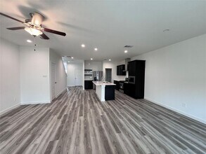 3032 Crown Gate Dr in Houston, TX - Building Photo - Building Photo