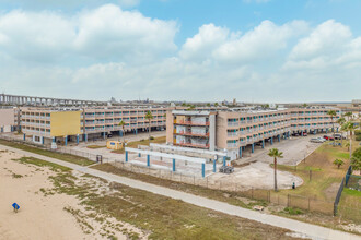 Villa Del Sol Condominiums in Corpus Christi, TX - Building Photo - Building Photo