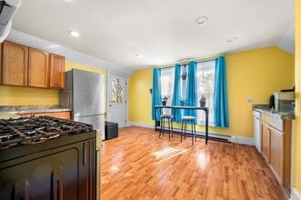 7 Leonard St in Milford, MA - Building Photo - Building Photo