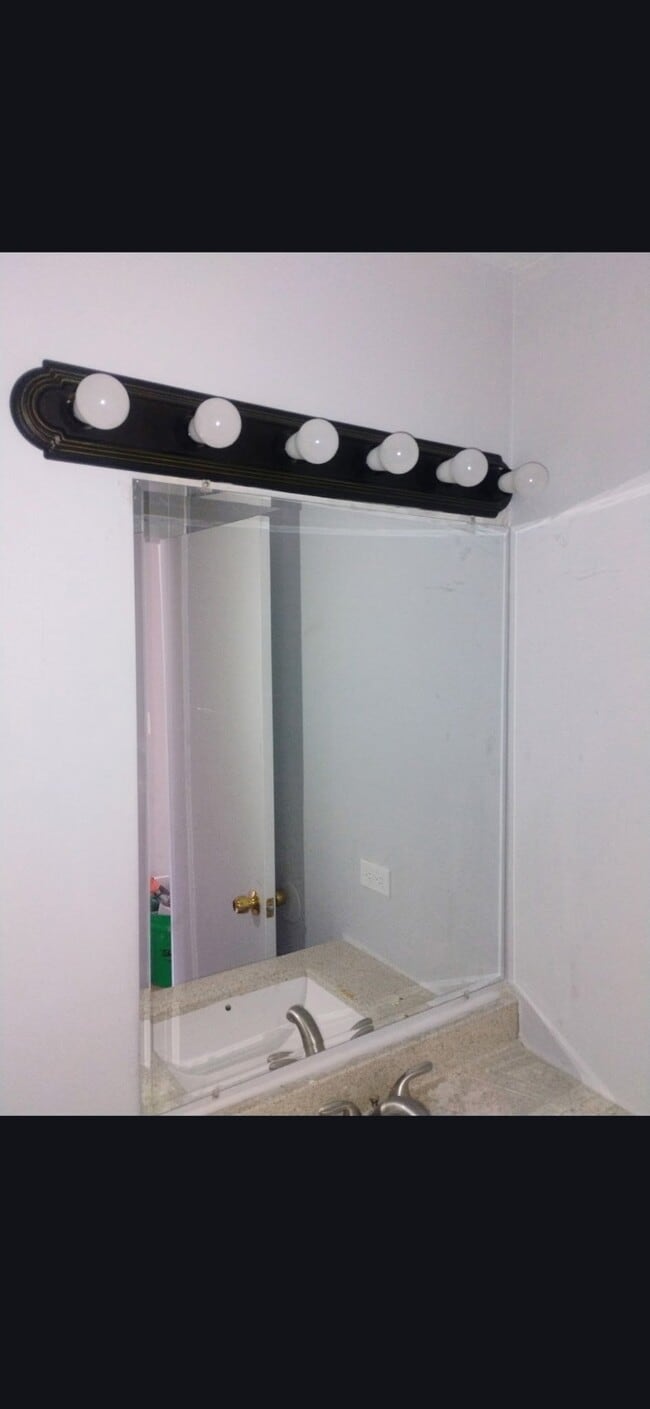 2216 W Nichols Rd, Unit e