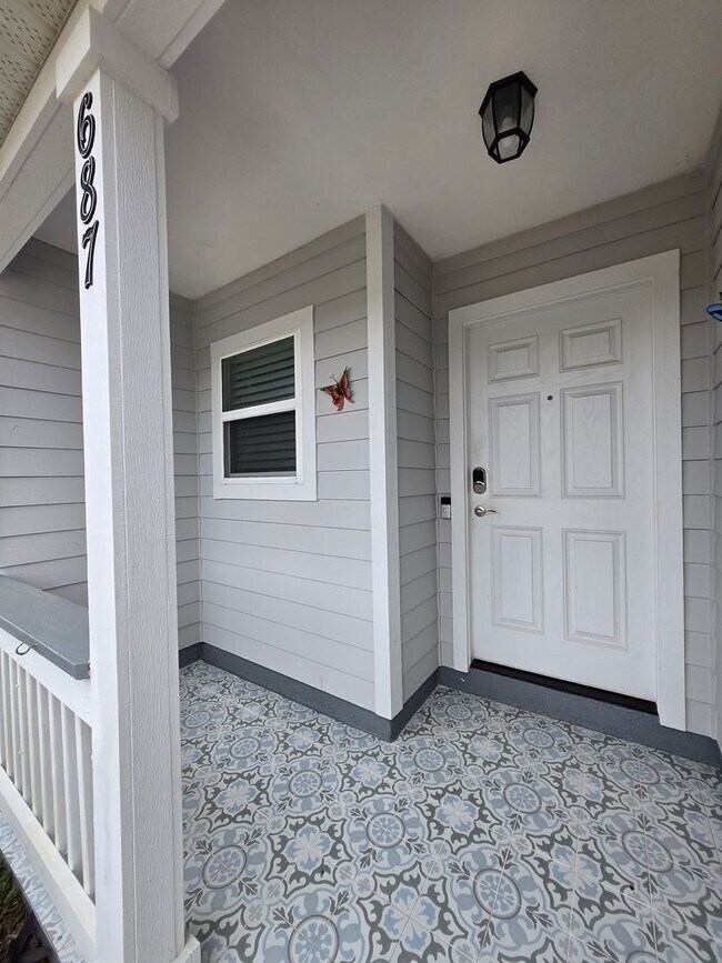 687 SW 251st St in Newberry, FL - Foto de edificio - Building Photo