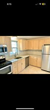 22 Decker St in Milton, MA - Foto de edificio - Building Photo