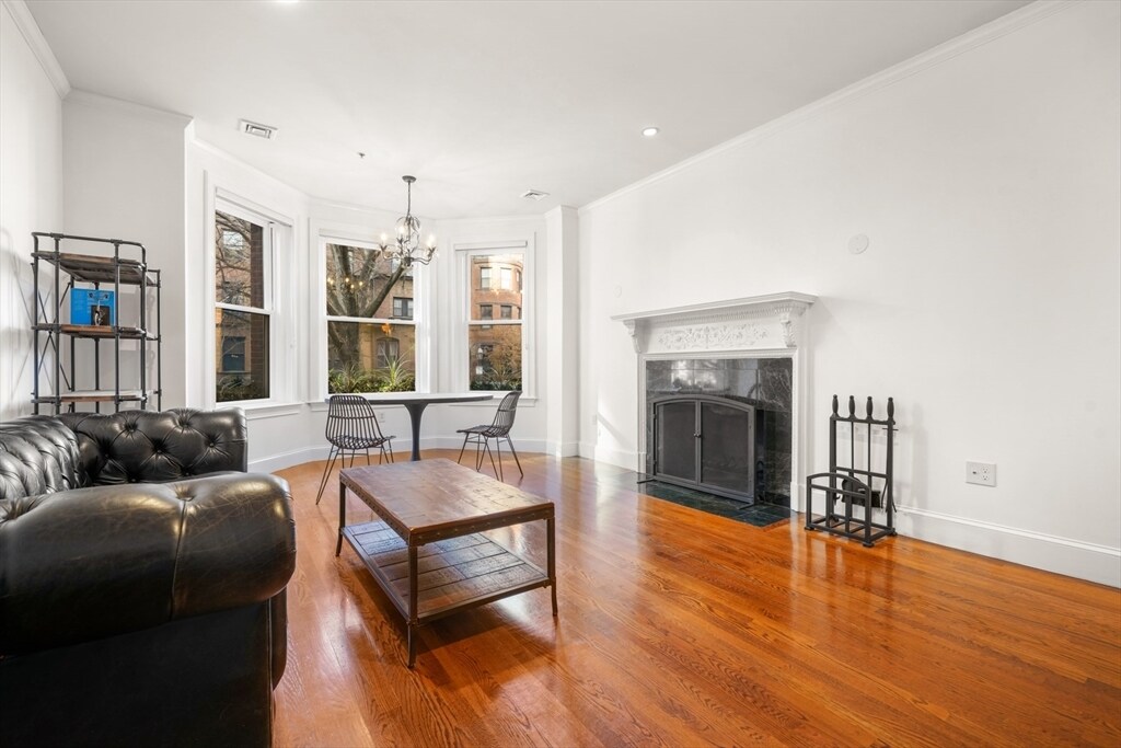 402 Marlborough St, Unit 2F in Boston, MA - Foto de edificio