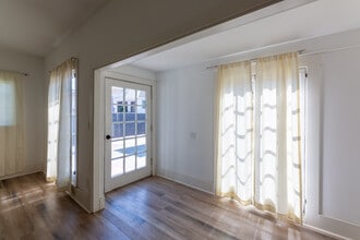 3201 W 18th St, Unit 3203 in Los Angeles, CA - Building Photo - Building Photo