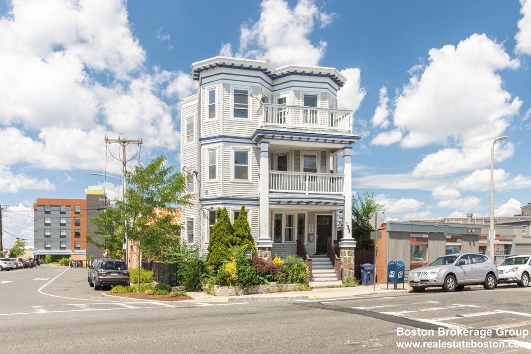 123 Boston St, Unit 3 in Boston, MA - Foto de edificio