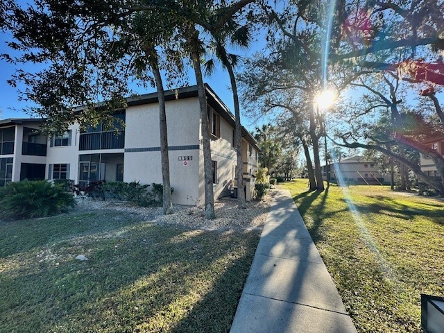 19505 Quesada Ave, Unit SS102 in Port Charlotte, FL - Building Photo