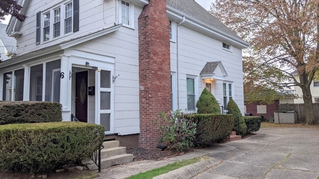 6 Prospect St, Unit 1 in Cranston, RI - Building Photo - Building Photo