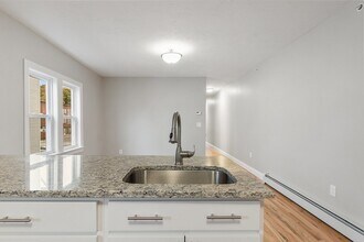 92 Hamilton St in Worcester, MA - Building Photo - Building Photo