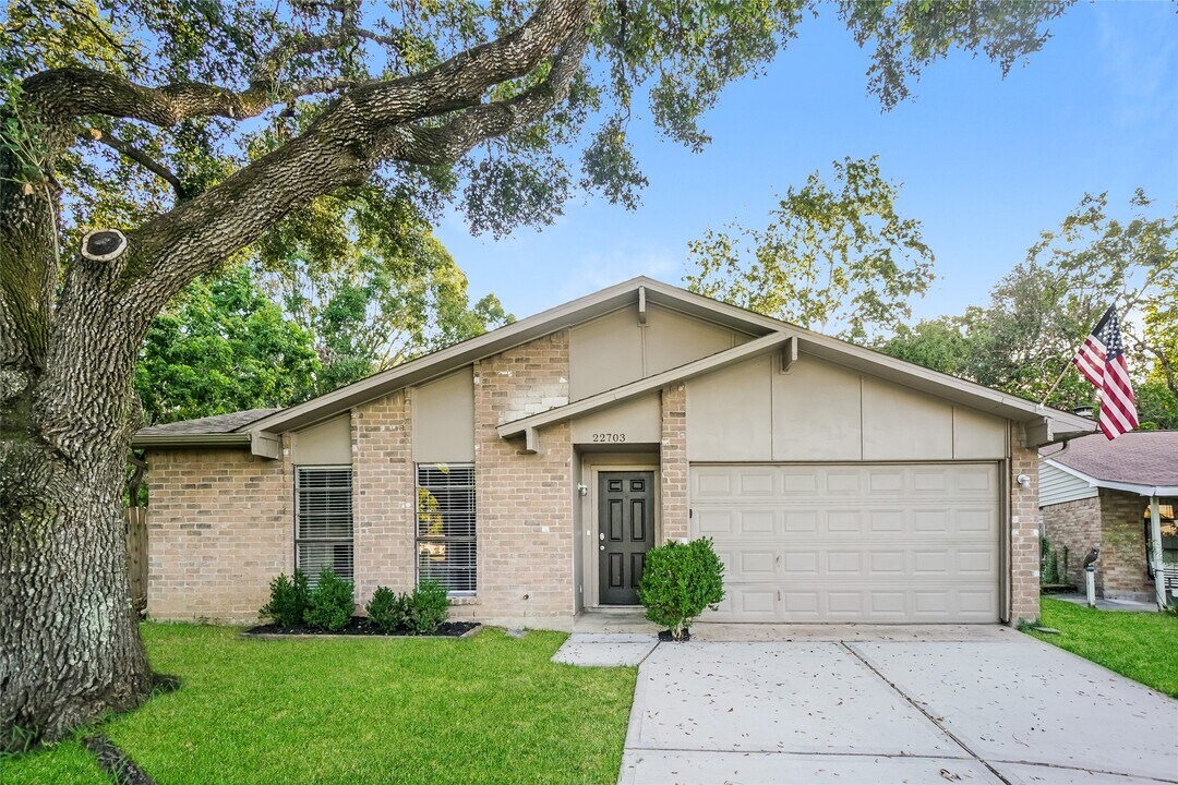 22703 Post Gate Dr in Spring, TX - Building Photo