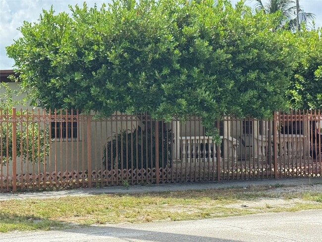 505 NW 117th St in Miami, FL - Building Photo - Building Photo