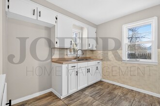 19719 Sunset Dr in Warrensville Heights, OH - Building Photo - Building Photo