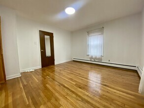 66 Elm St, Unit 1 in Cambridge, MA - Foto de edificio - Building Photo