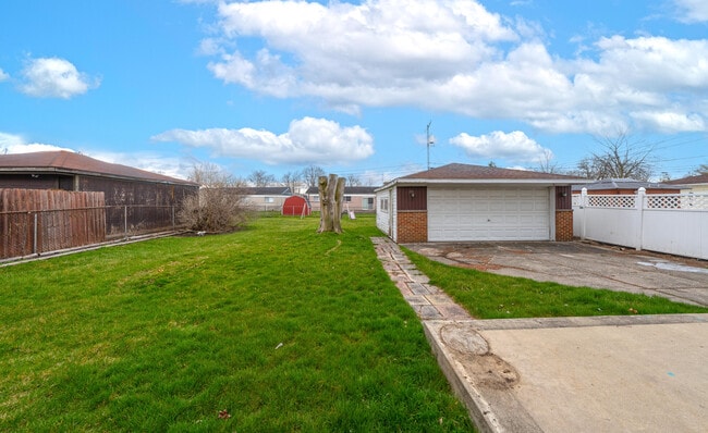 33639 Newport Dr in Sterling Heights, MI - Building Photo - Building Photo